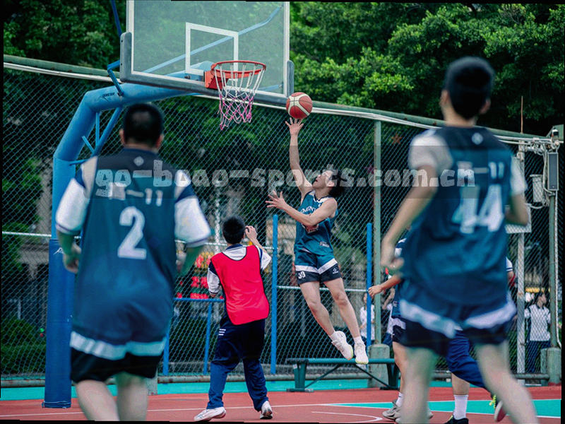 奖章、盾牌与认证徽章的抽象图标组合